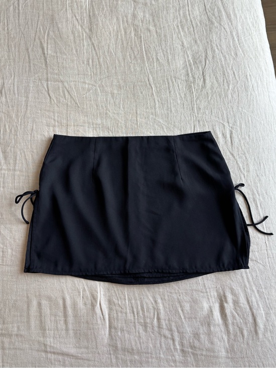 White Fox Boutique Dresses & Skirts - White Fox Mini Skirt with Side Slit and Side Tie Detail